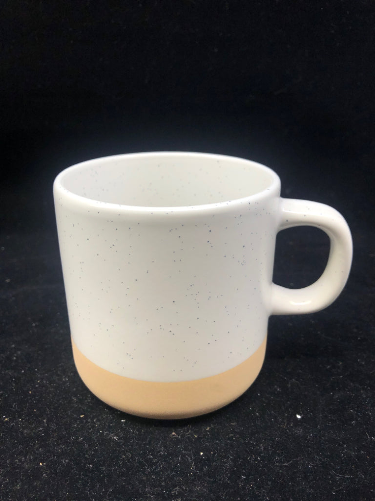 WHITE/CREAM MUG.