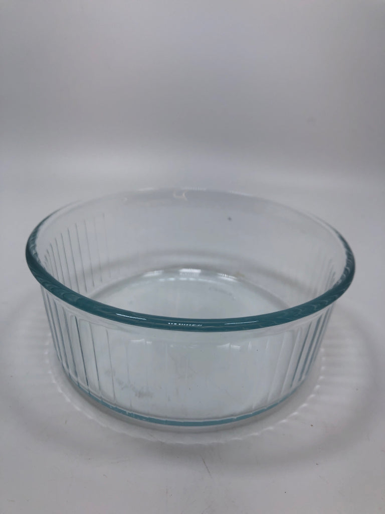 ROUND GLASS PYREX DISH.