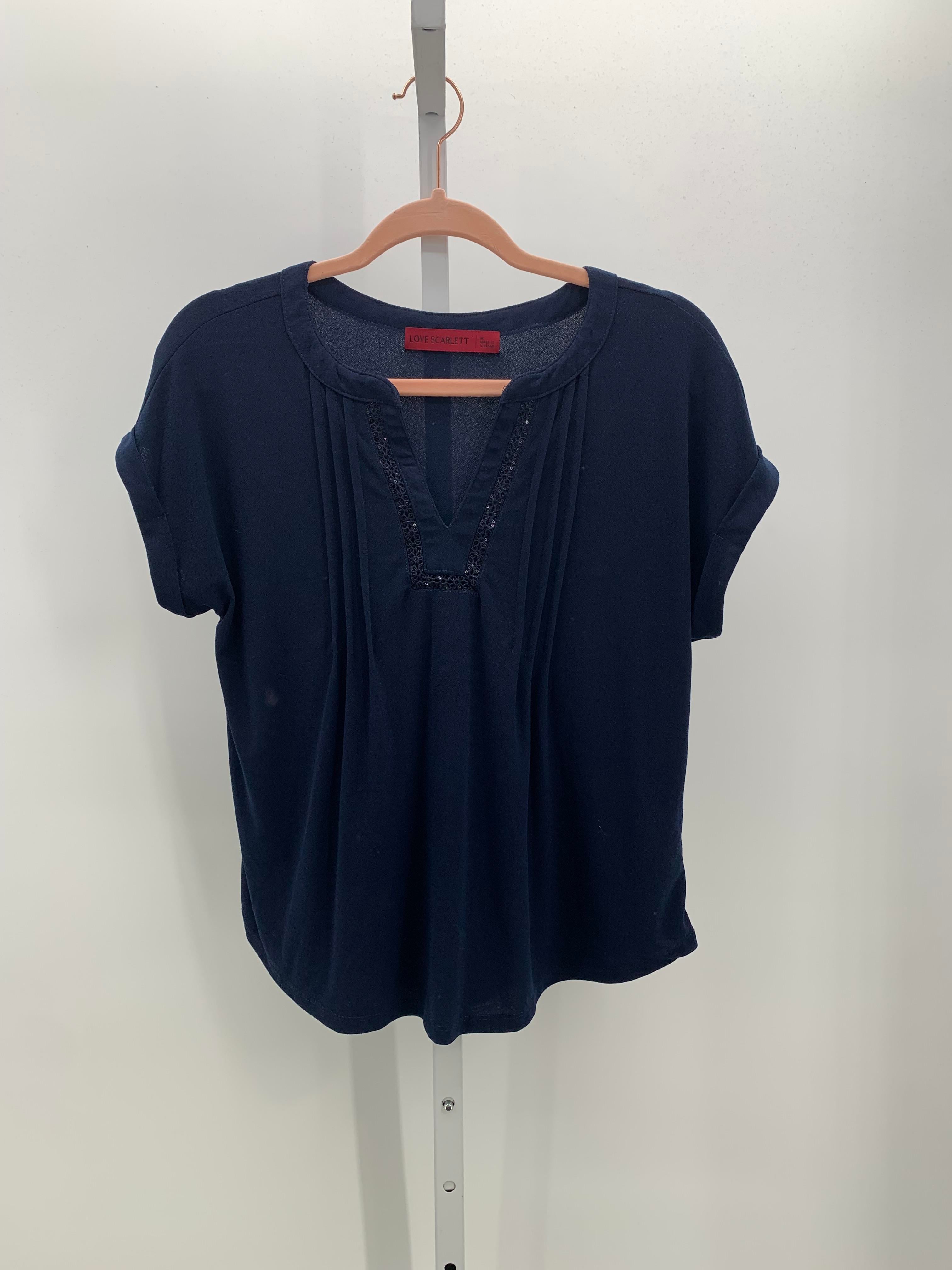 Love Scarlett Size Medium Juniors Short Sleeve Shirt