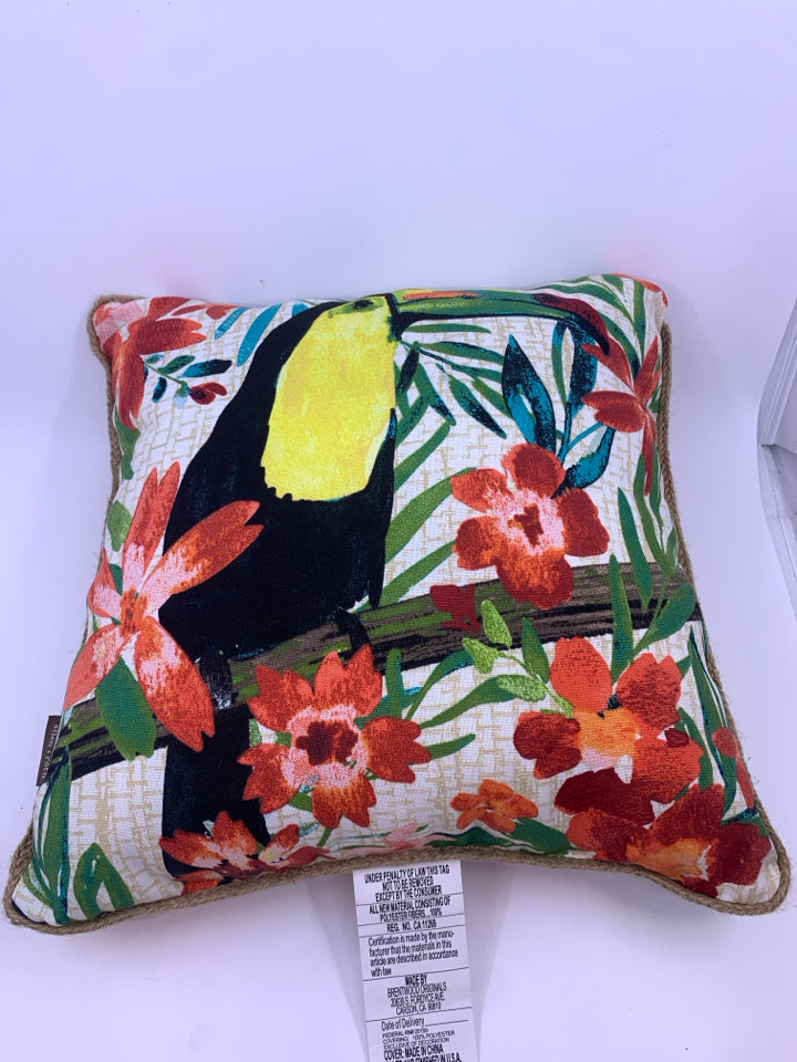 TOUCAN AND FLOWER THROW PILLOW.