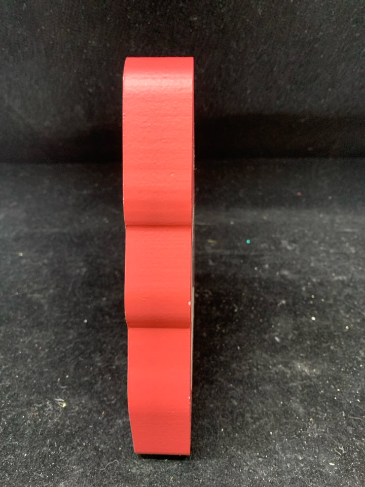 RED HAPPY HOWLIDAYS BLOCK SIGN.