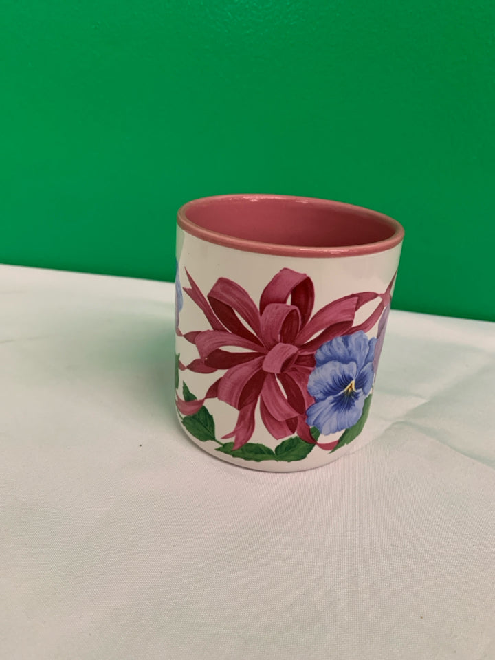 VTG FLORAL W BOWS MUG.