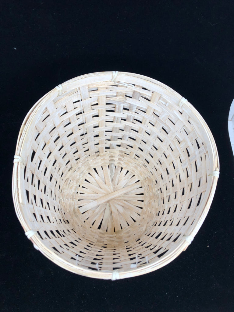 WHITE WOOD WOVEN TRASH BASKET.