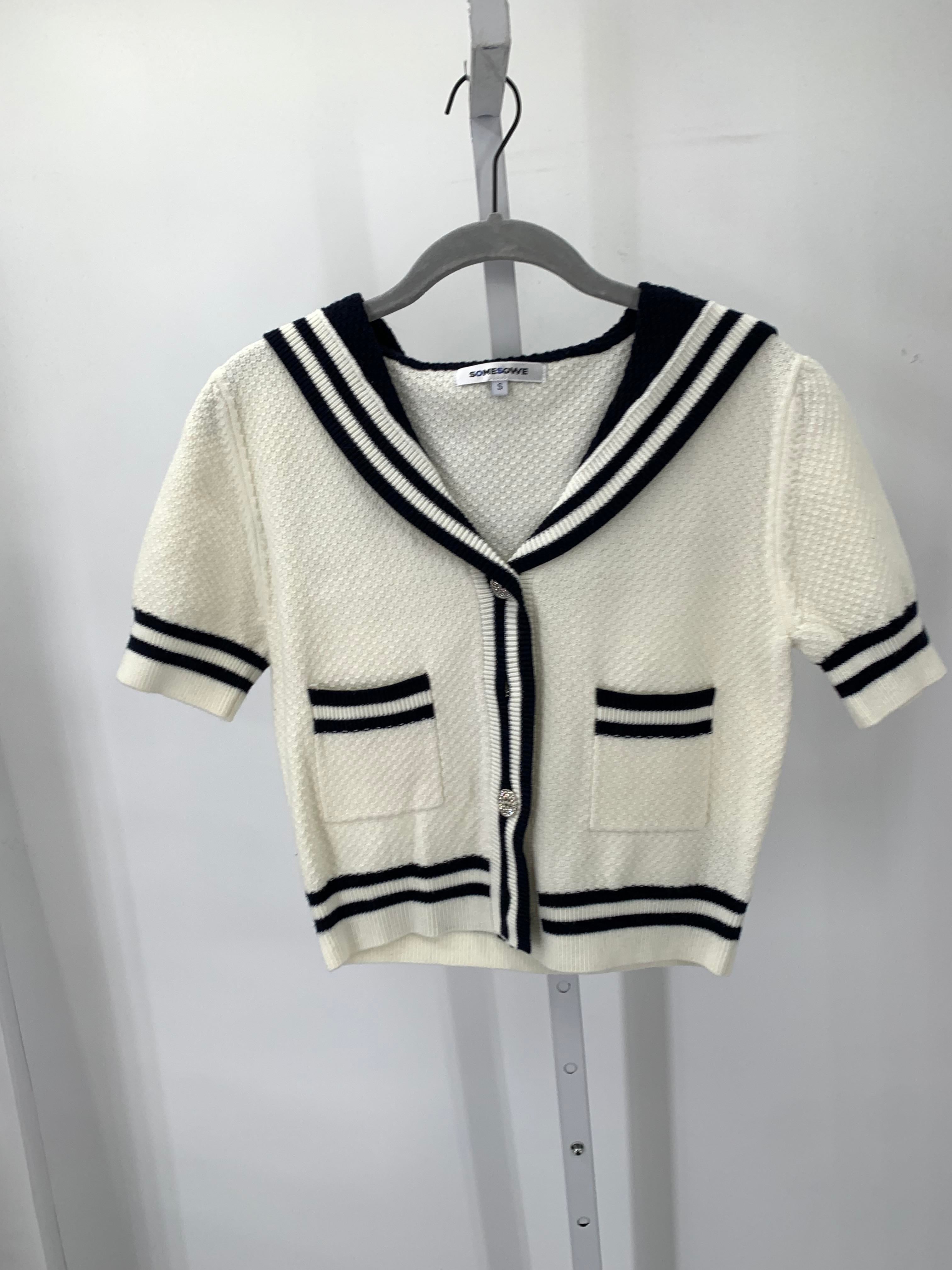 Size Small Juniors Short Sleeve Sweater