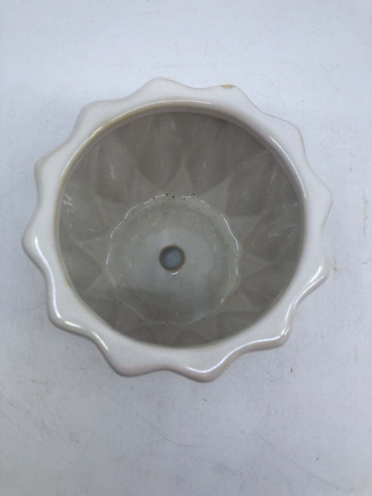 WHITE CERAMIC STAR SHAPED PLANTER W/ DRAIN HOLE.