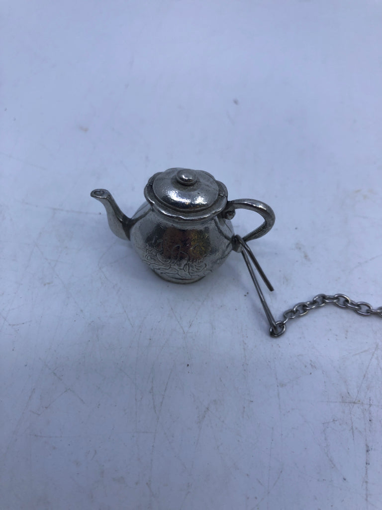 METAL TEA STEEPER.
