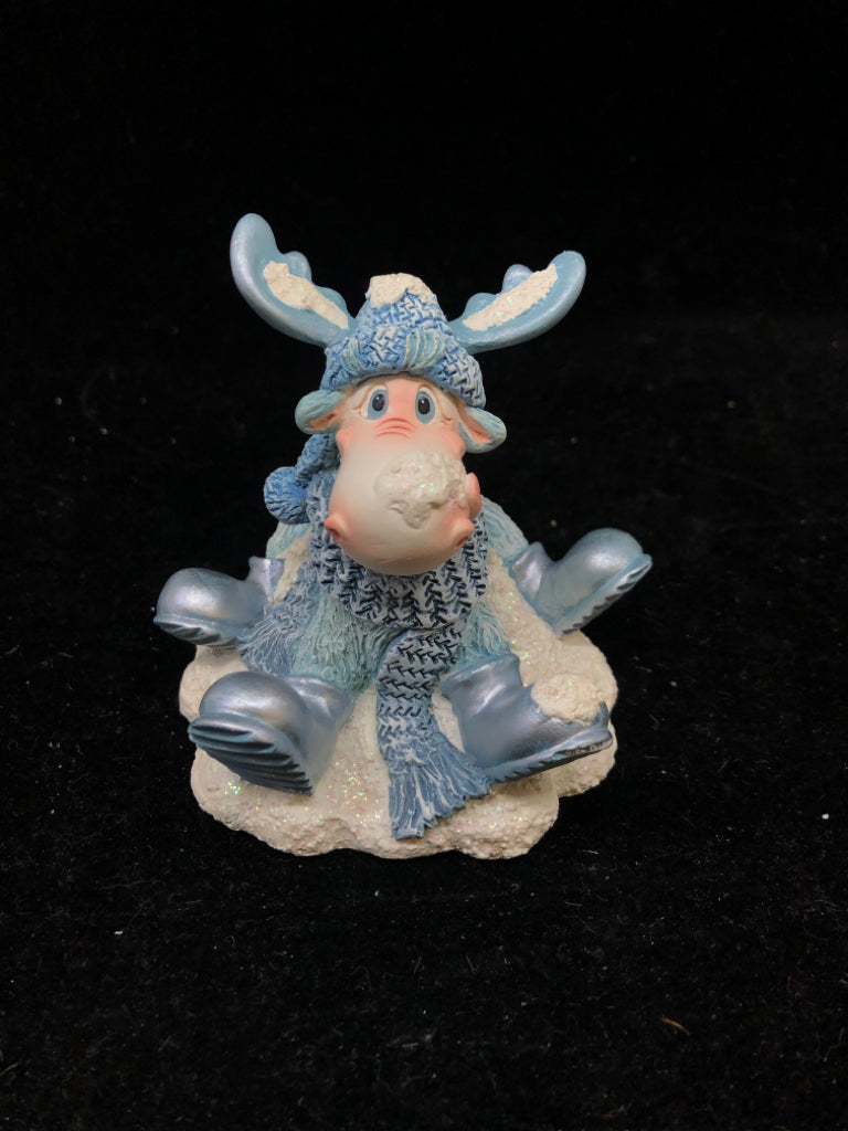BLUE RESIN MOOSE WINTER CLOTHES "SITTING BULLY" DREAMSICLES NORTHERN LIGHTS FIGU