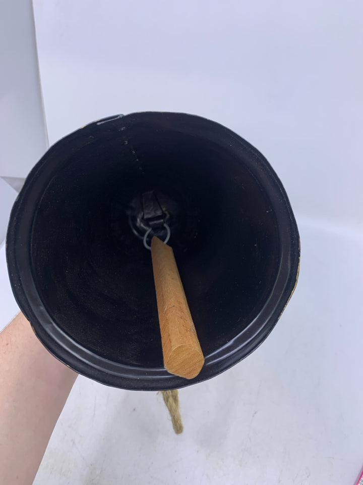 GOLD METAL TEXTURED BELL.