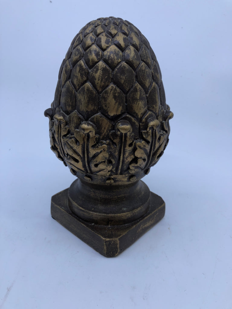 GOLD DISTRESSED PINECONE DECOR.