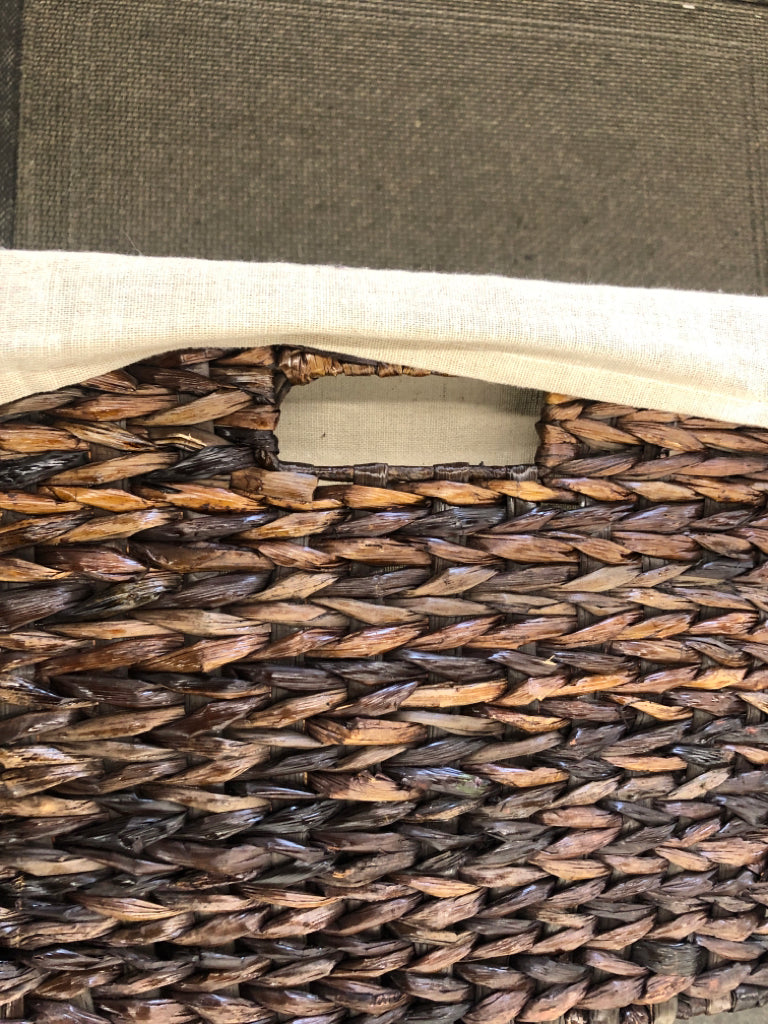 BROWN WICKER BASKET W/BURLAP LINER.