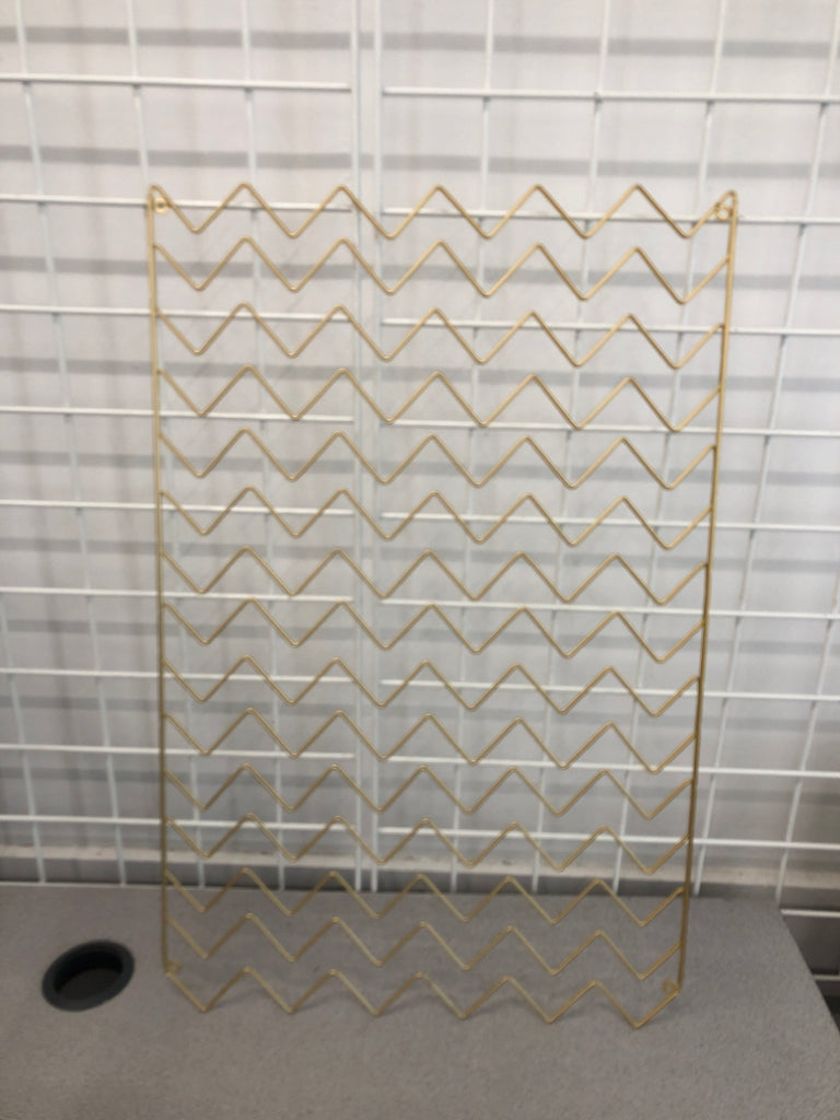 GOLD ZIG-ZAG PHOTO HOLDER.