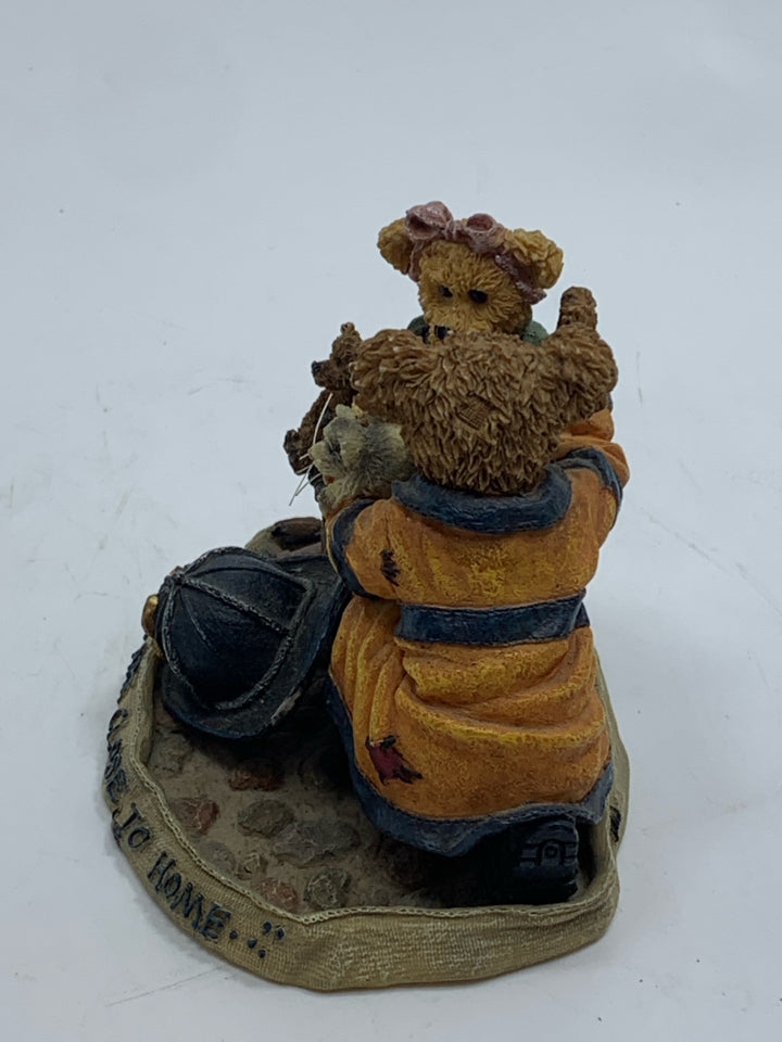BOYDS BEARS HEROES FIGURINE.
