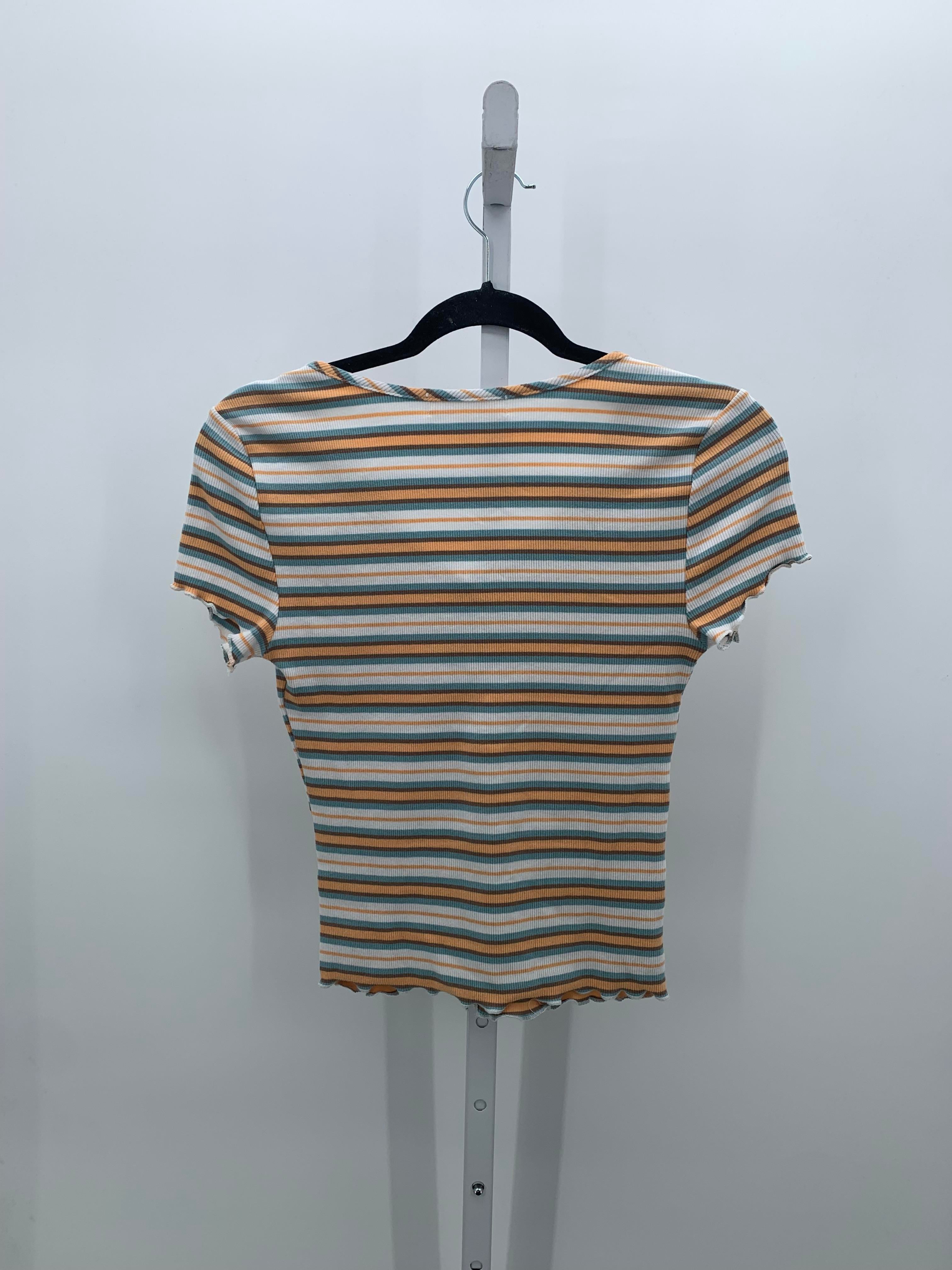 Size Medium Juniors Short Sleeve Shirt