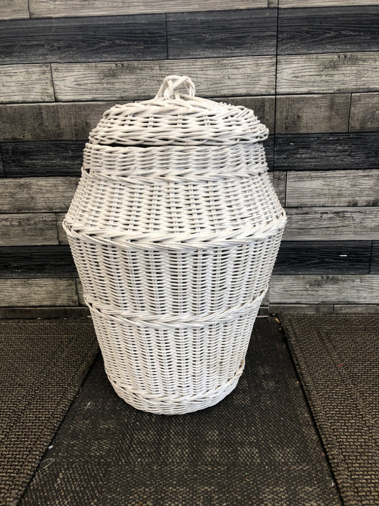 WHITE WICKER HAMPER W/ COVER.