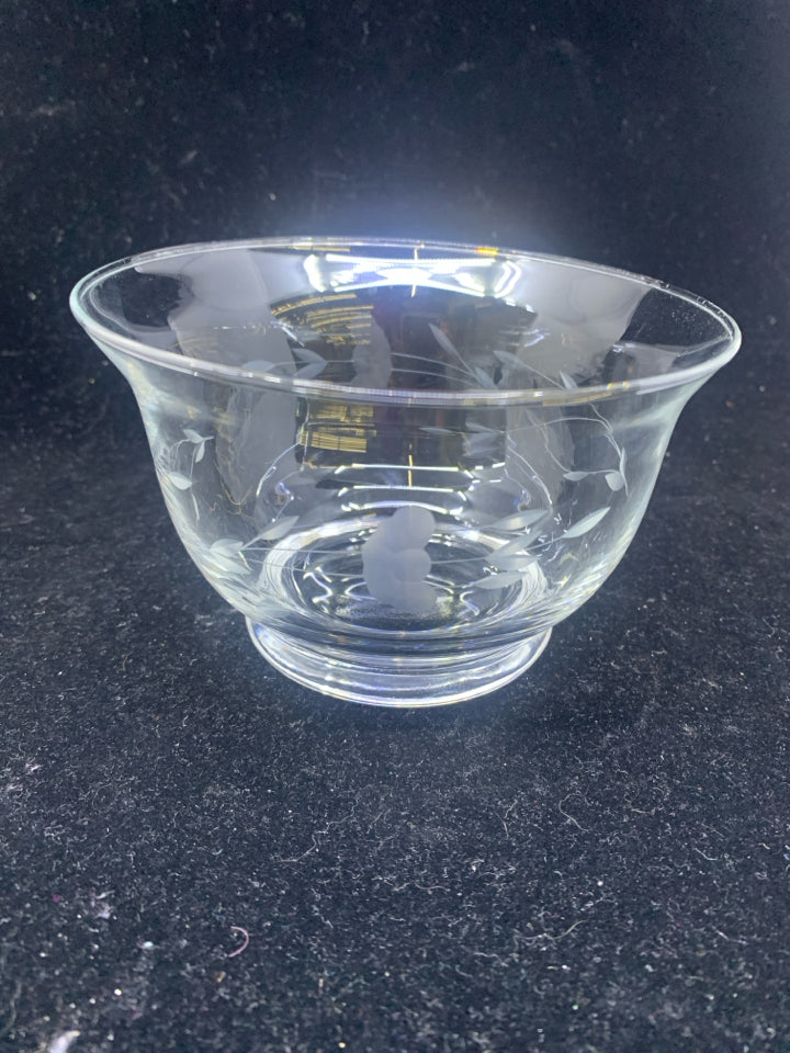 SMALL ETCHED PRINCESS HOUSE NUT BOWL.