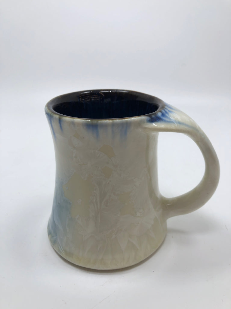 BLUE & WHITE OMBRE MUG.