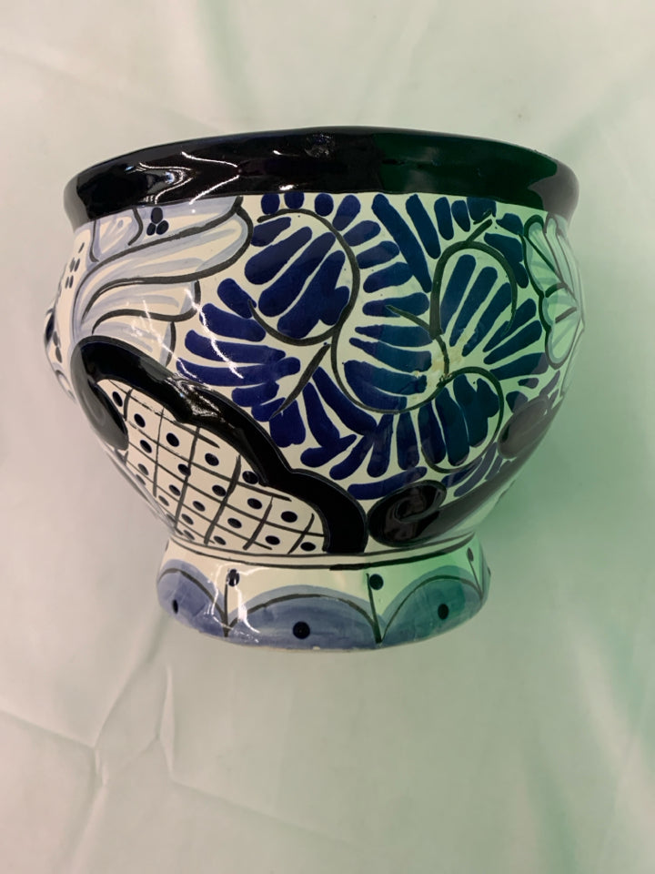 LARGE BLUE AND WHITE PLANTER.