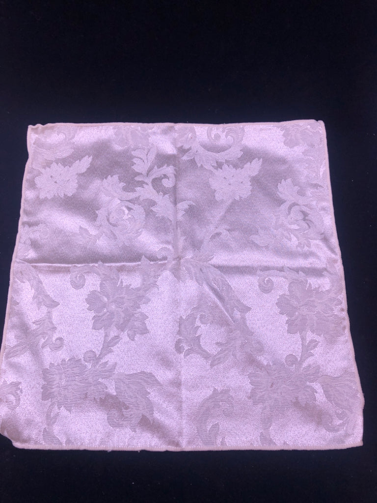 4 CREAM W SCROLL/FEATHER DAMASK NAPKINS.