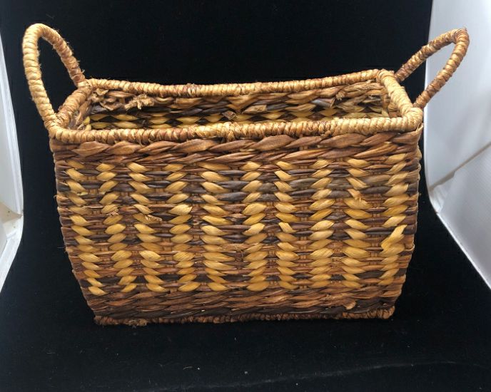 2-TONED WOVEN WICKER BASKET.