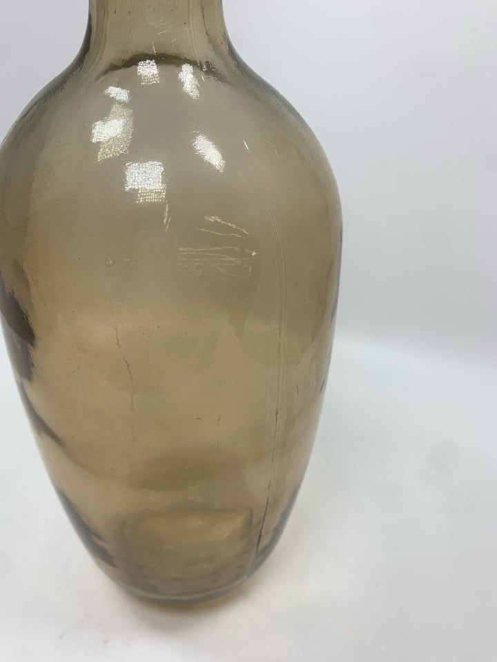AMBER GLASS VASE.