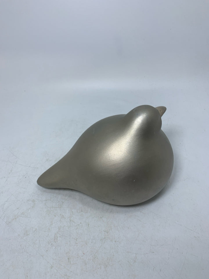 CERAMIC SITTING WIDE BIRD.