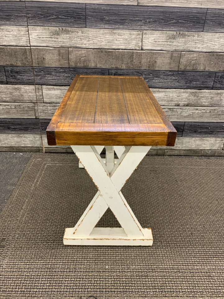 FARMHOUSE STYLE WHITE WOODEN BENCH.