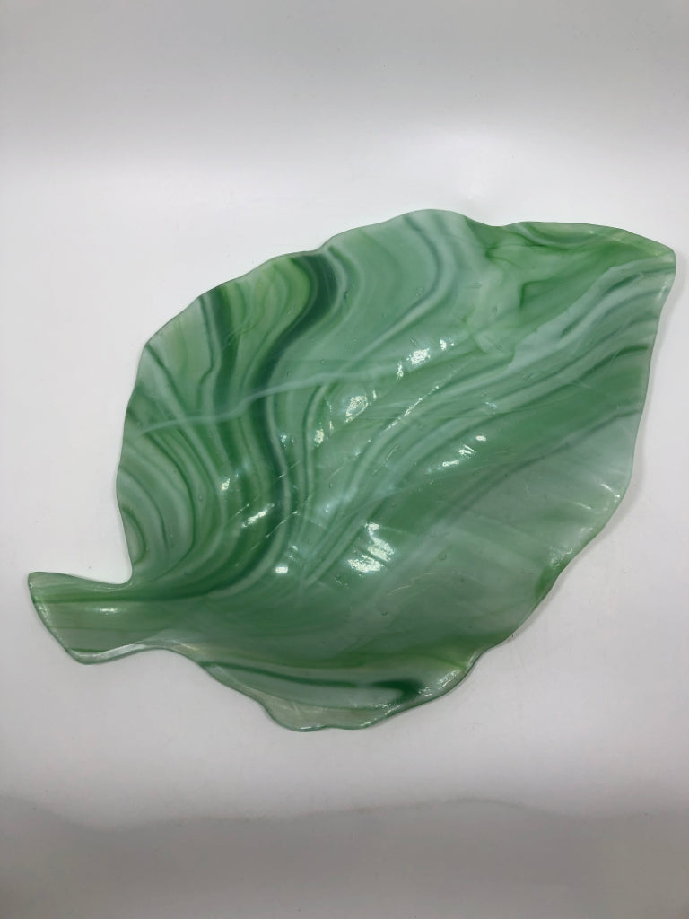 GREEN SWIRL GLASS LEAF TRAY.