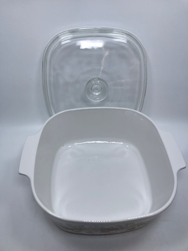 LARGE CASSEROLE DISH W/LID.