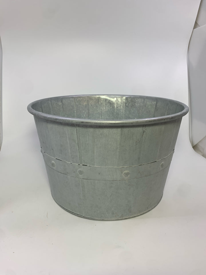 GALVANIZED TIN BUSHEL BUCKET.