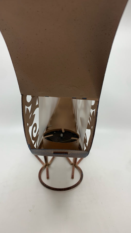 METAL CHICKEN SOLAR LIGHT.