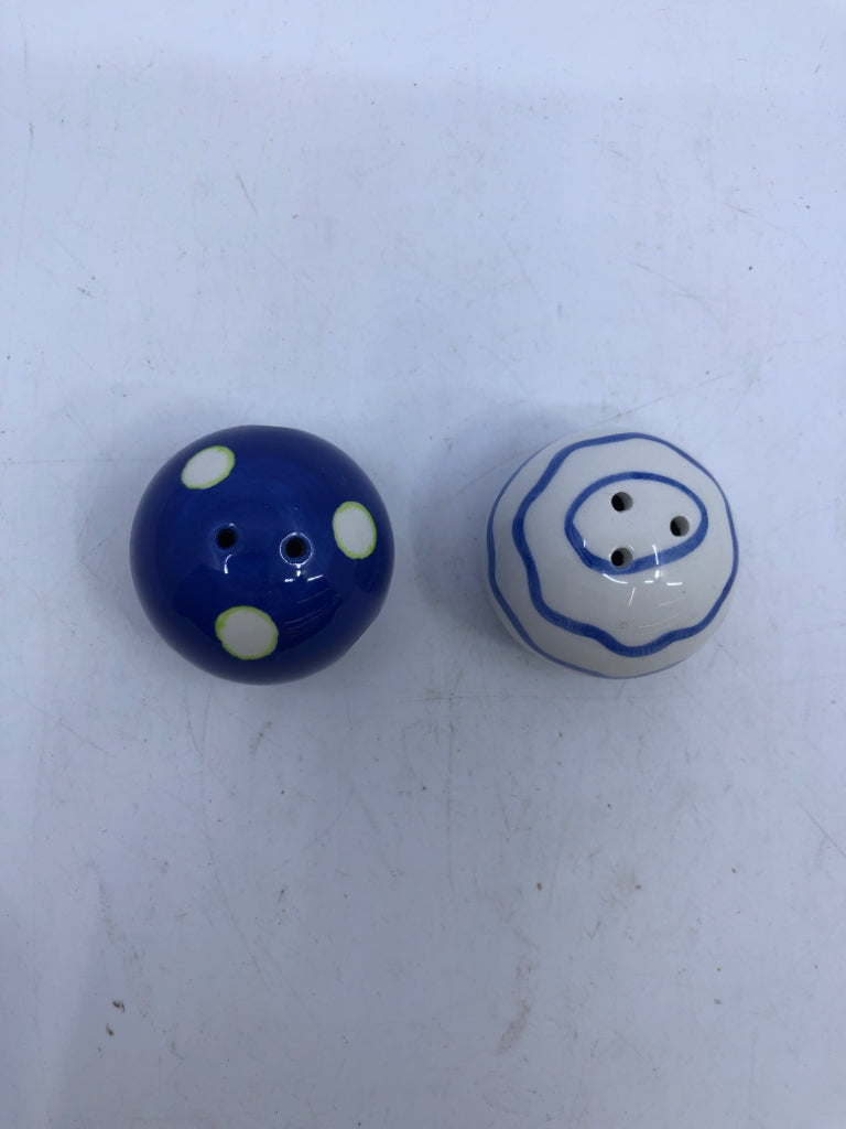 SMALL ROUND BLUE AND WHITE SALT AND PEPPER SHAKERS.