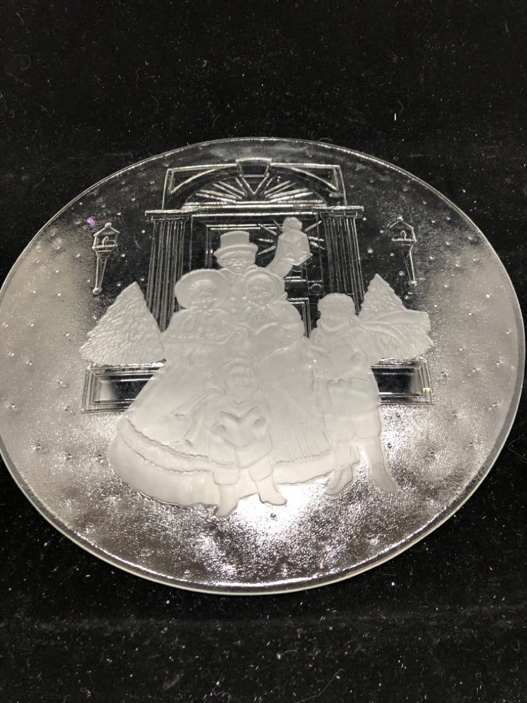 HOME WINTER SCENE GLASS SERVING PLATTER.