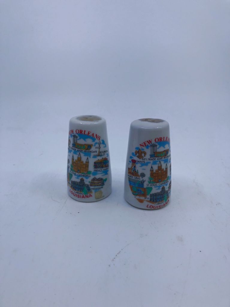 VTG NEW ORLEANS THEMED S/P SHAKERS.