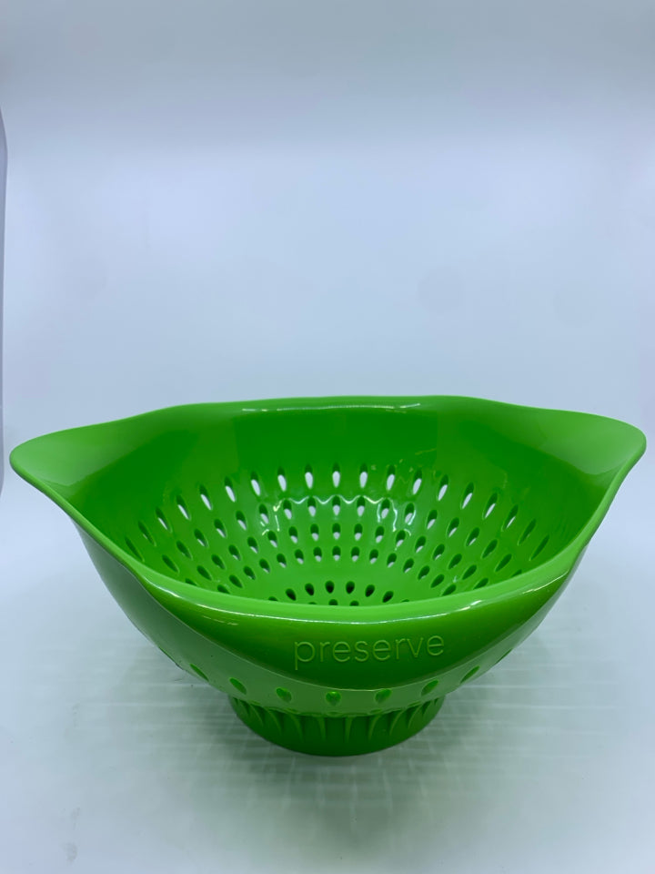 PRESERVE GREEN COLANDER.