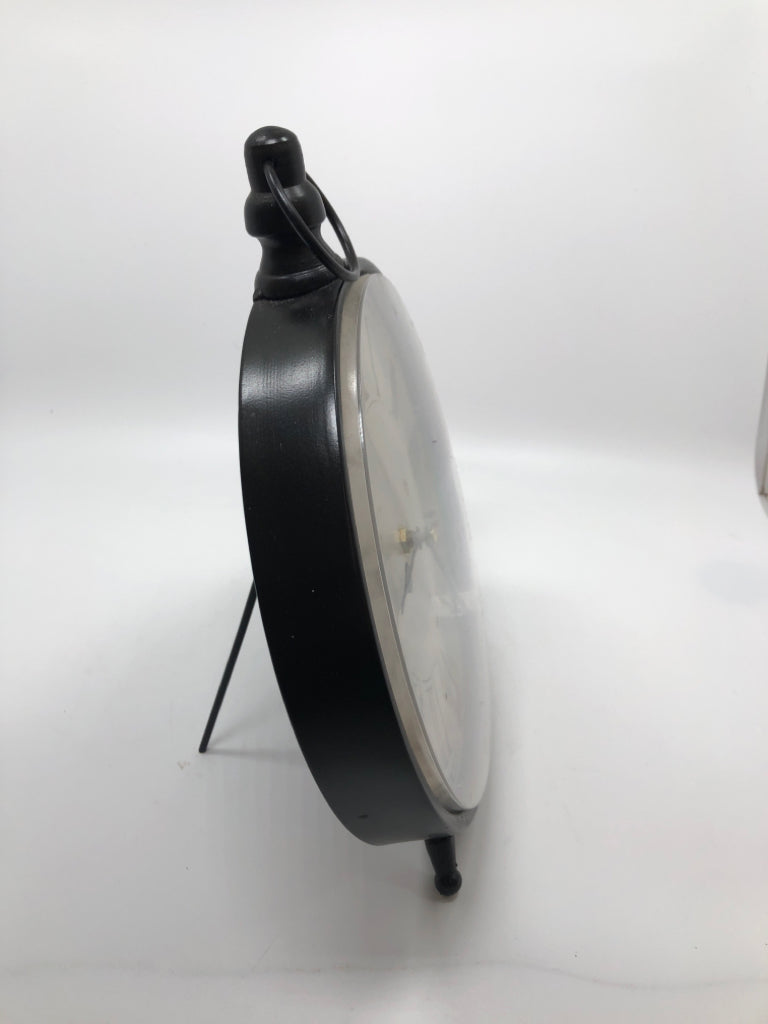 SM DISTRESSED STANDING METAL CLOCK.