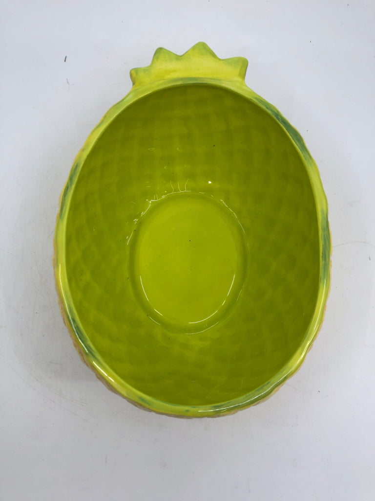 CERAMIC TEXTURED PINEAPPLE SHAPED BOWL.