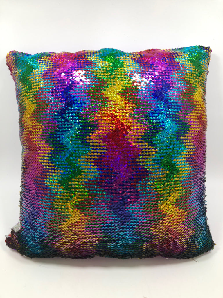 DECORATIVE SEQUINS PILLOW.