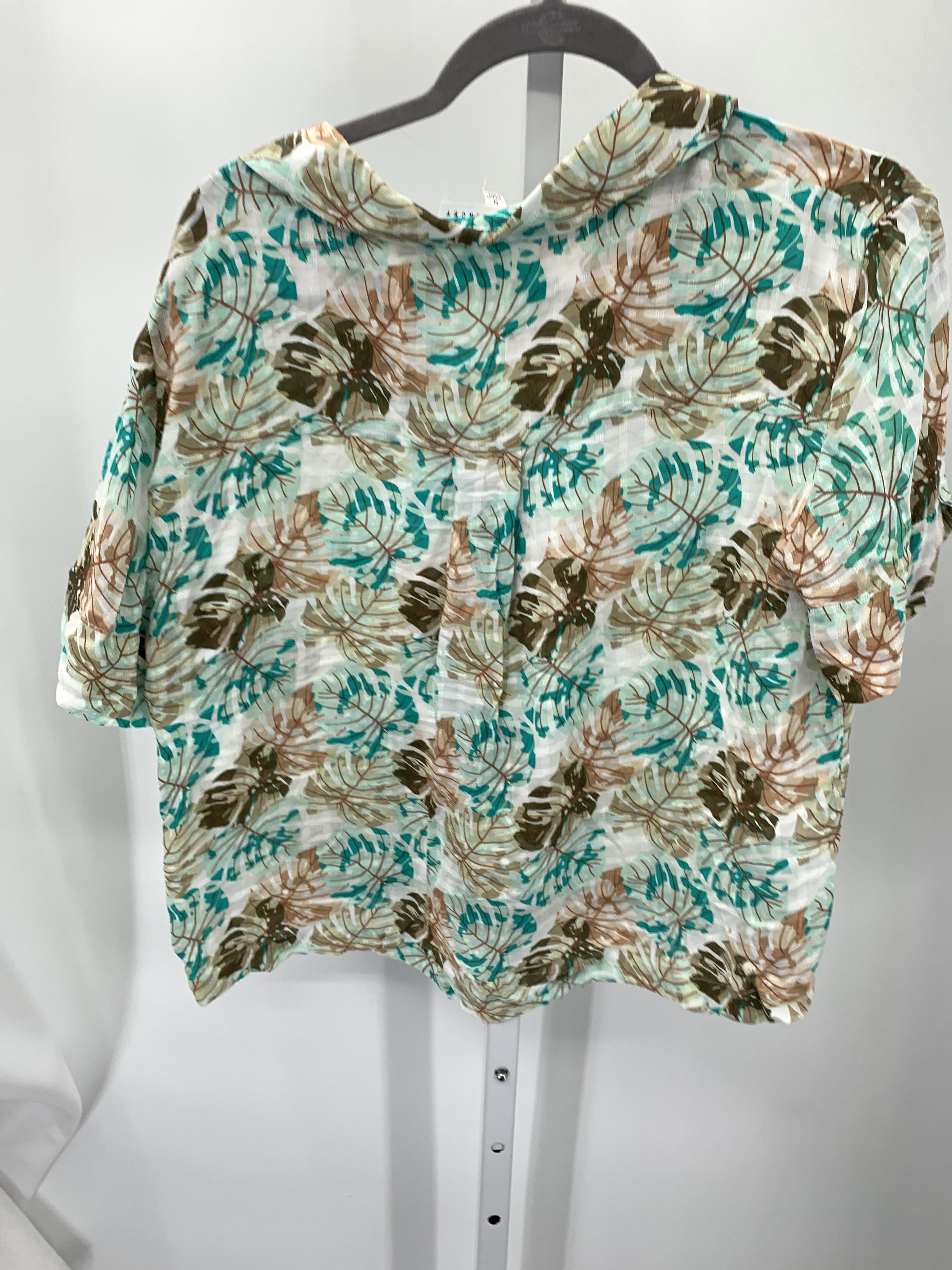 Size Medium Misses Short Sleeve Shirt