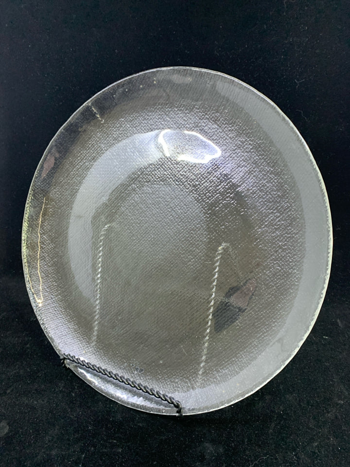 TEXTURED CLEAR GLASS SERVING PLATE.