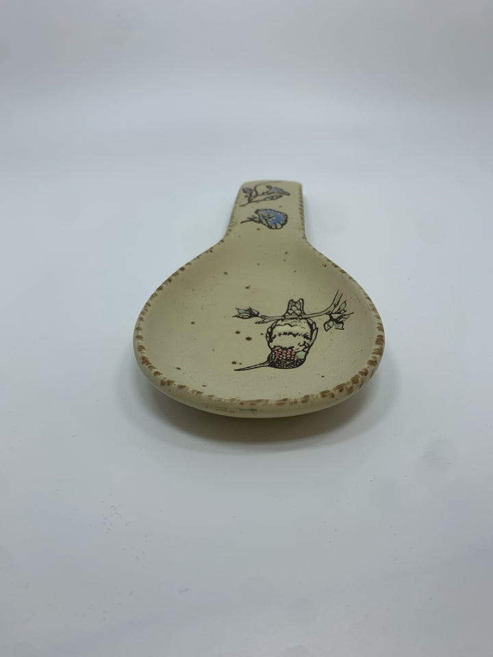 HUMMINGBIRD EMBOSSED STONEWARE SPOON REST.