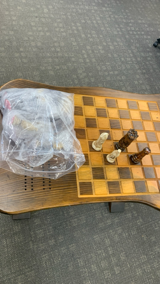 VTG STYLE WOOD GAME CHESS TABLE W/PIECES.