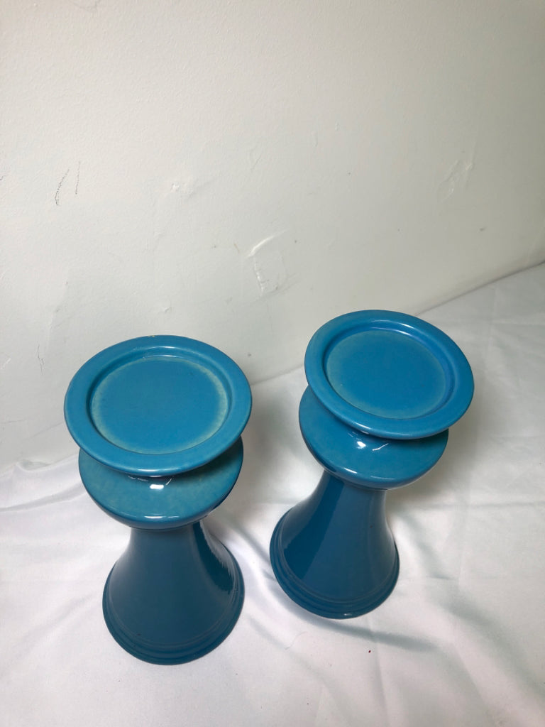 2 CERAMIC BLUE PILLAR CANDLE HOLDERS.