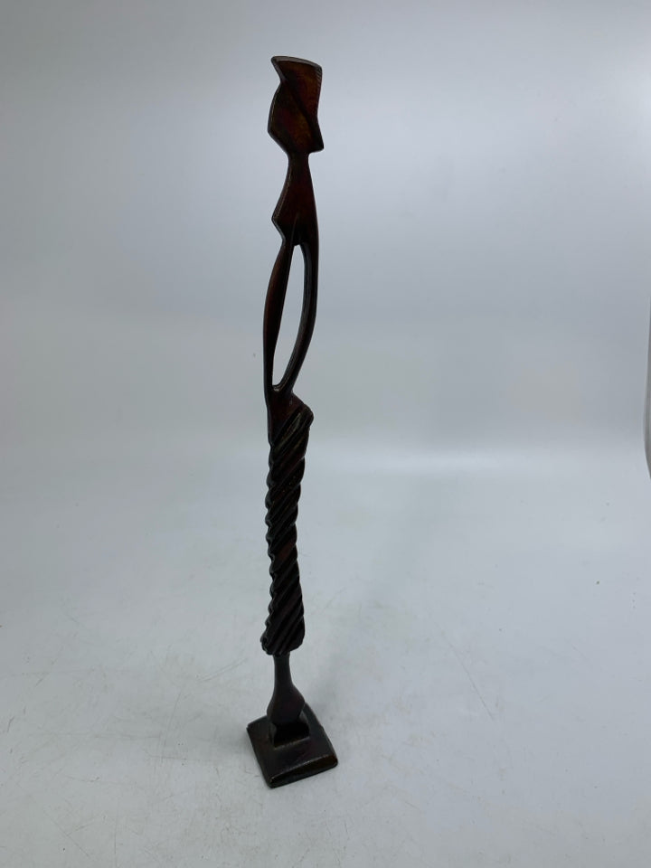 METAL ABSTRACT TALL FIGURE.