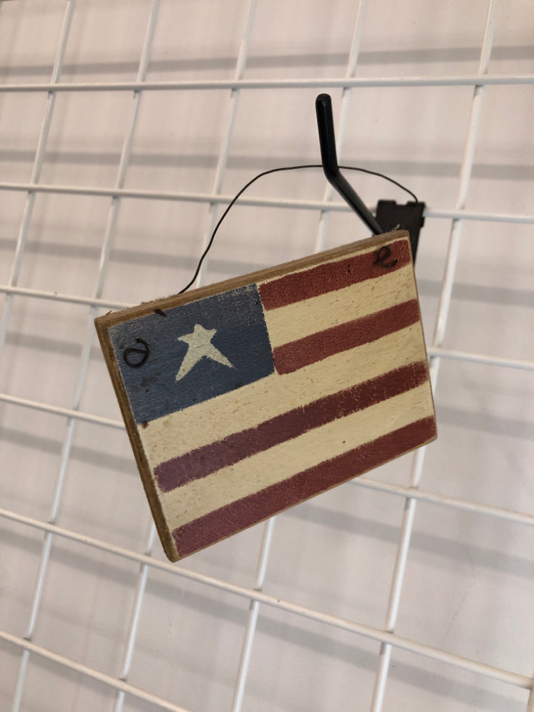 PRIMITIVE WOOD AMERICAN FLAG.