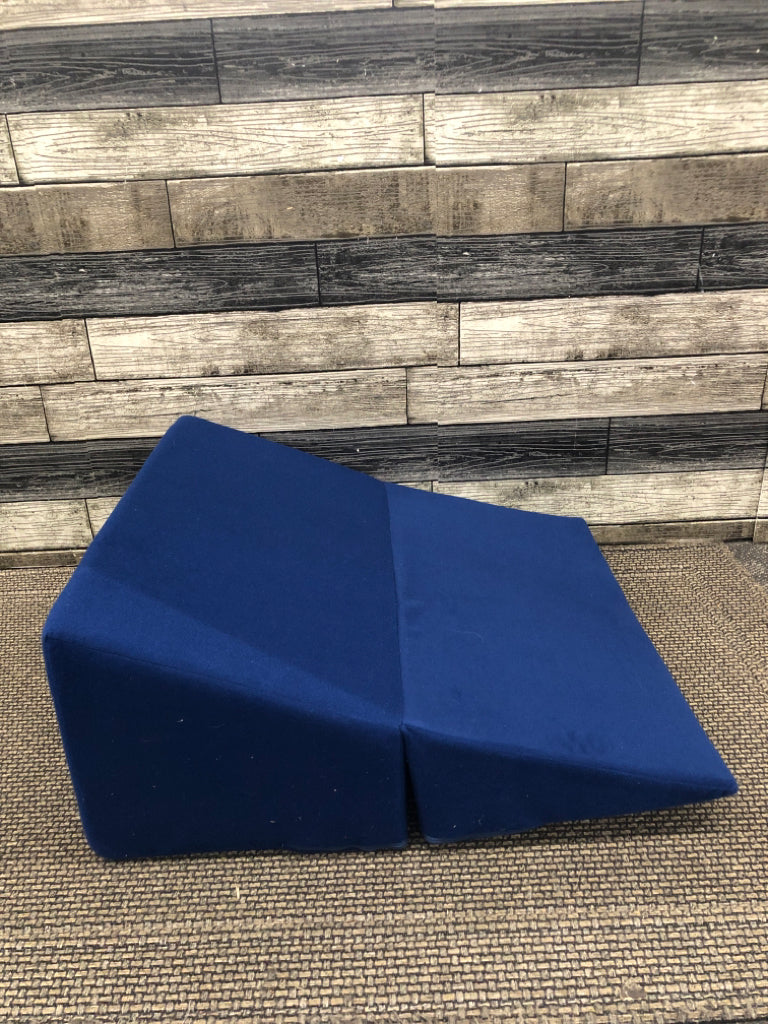 BLUE RECTANGLE BODY WEDGE PILLOW.