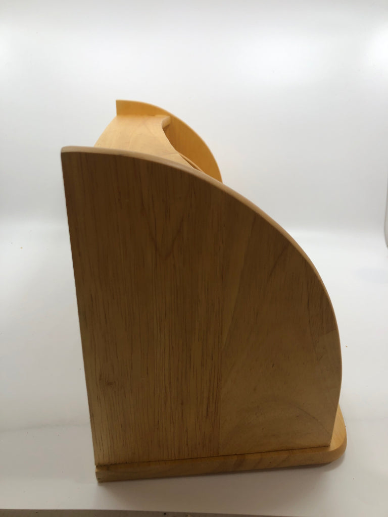 DIVIDED WOODEN ORGANIZER.