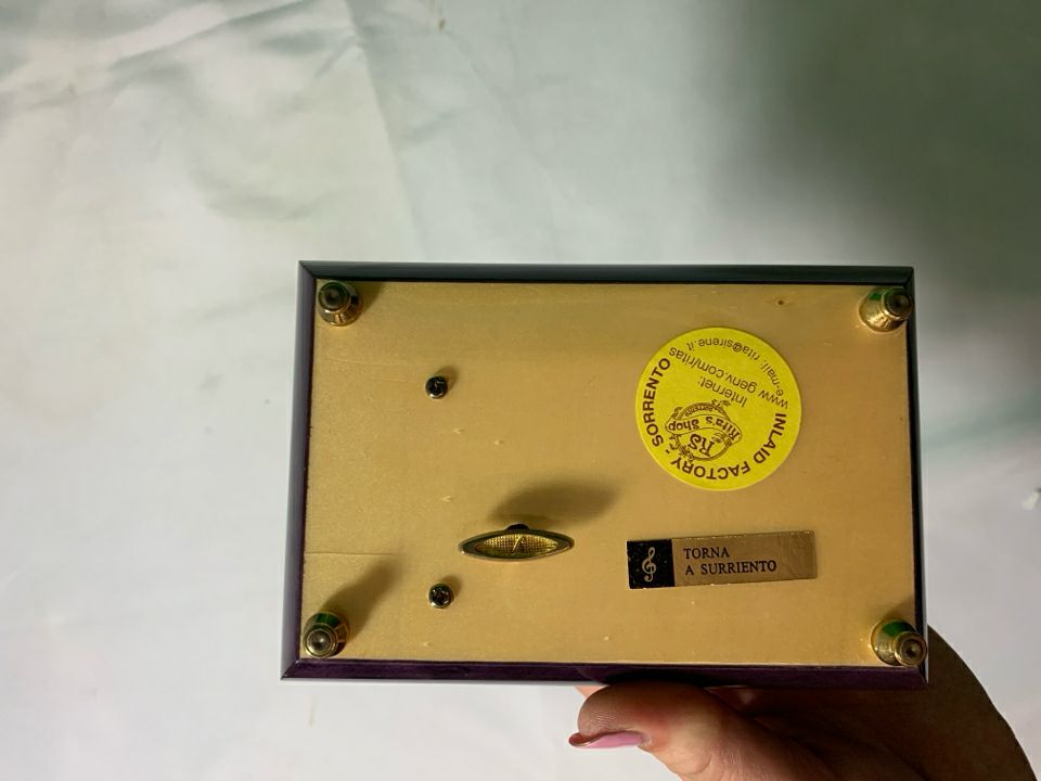 VTG MUSICAL JEWELRY BOX PURPLE MUSICAL INSTRUMENTS VELVET LINING.