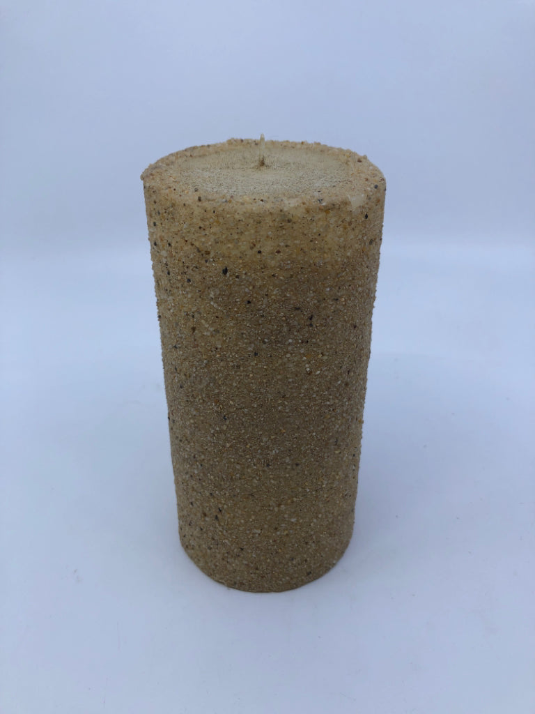 SAND PILLAR CANDLE.
