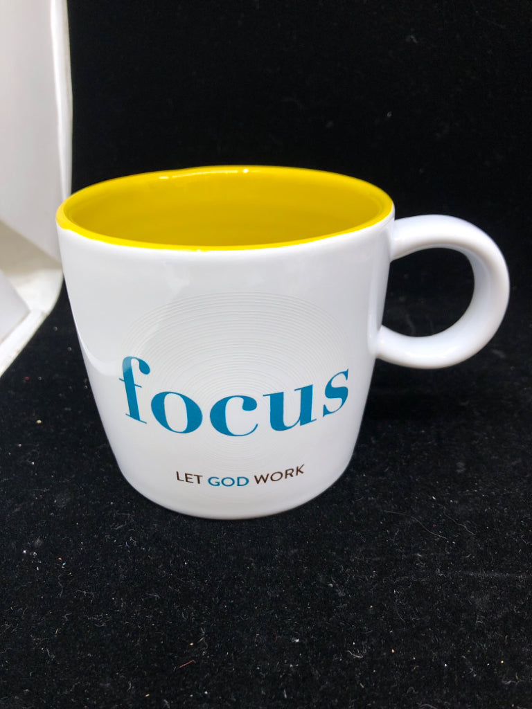 WHITE FOCUS MUG.