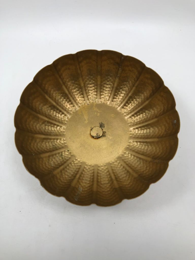 METAL HAMMERED GOLD-PAINTED PEDESTAL BOWL.